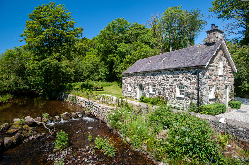 outside of otter cottage